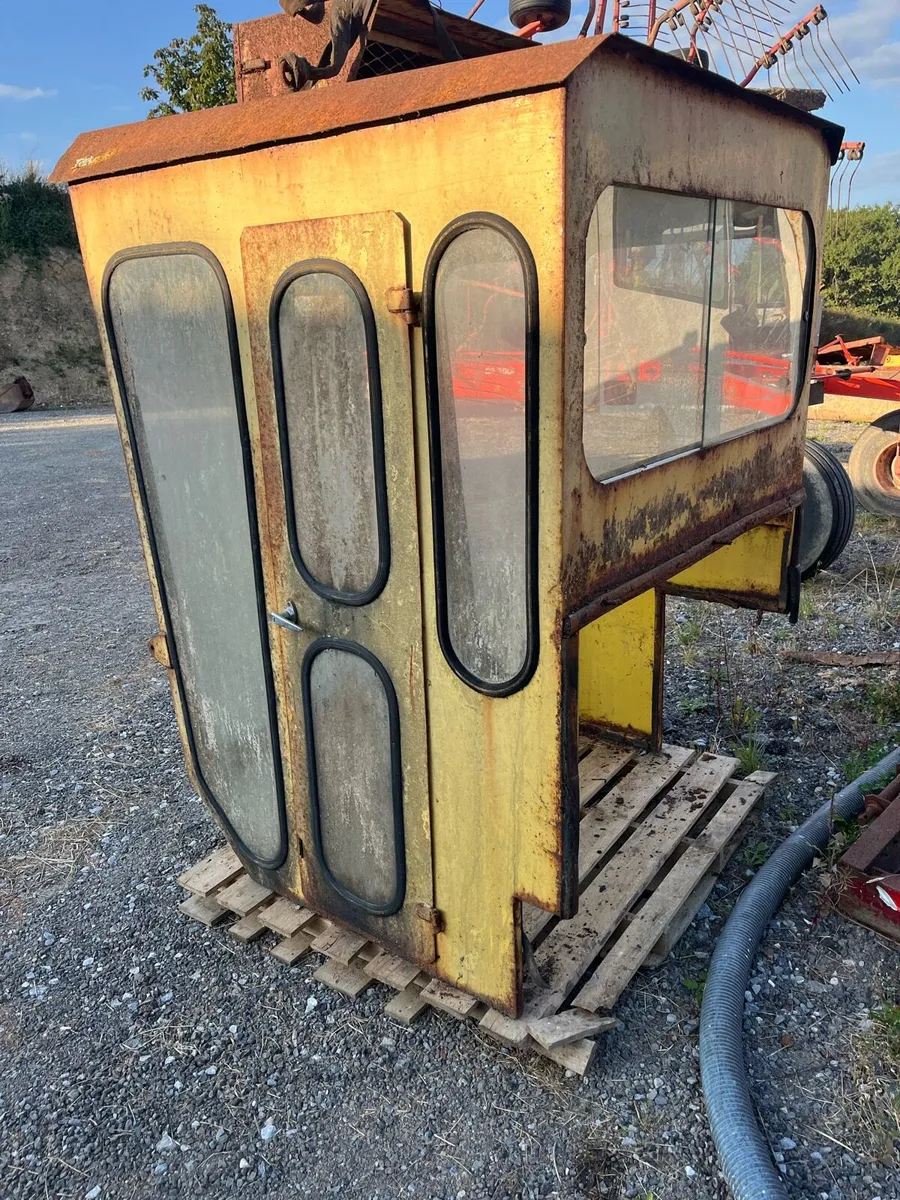 Combine cab - Image 3