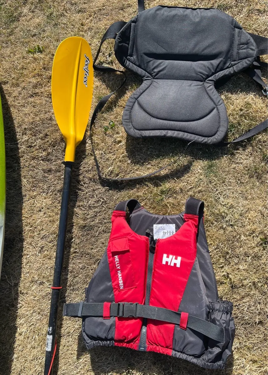 Kayak Feelfree Nomad Sport with Wheel - As New - Image 4