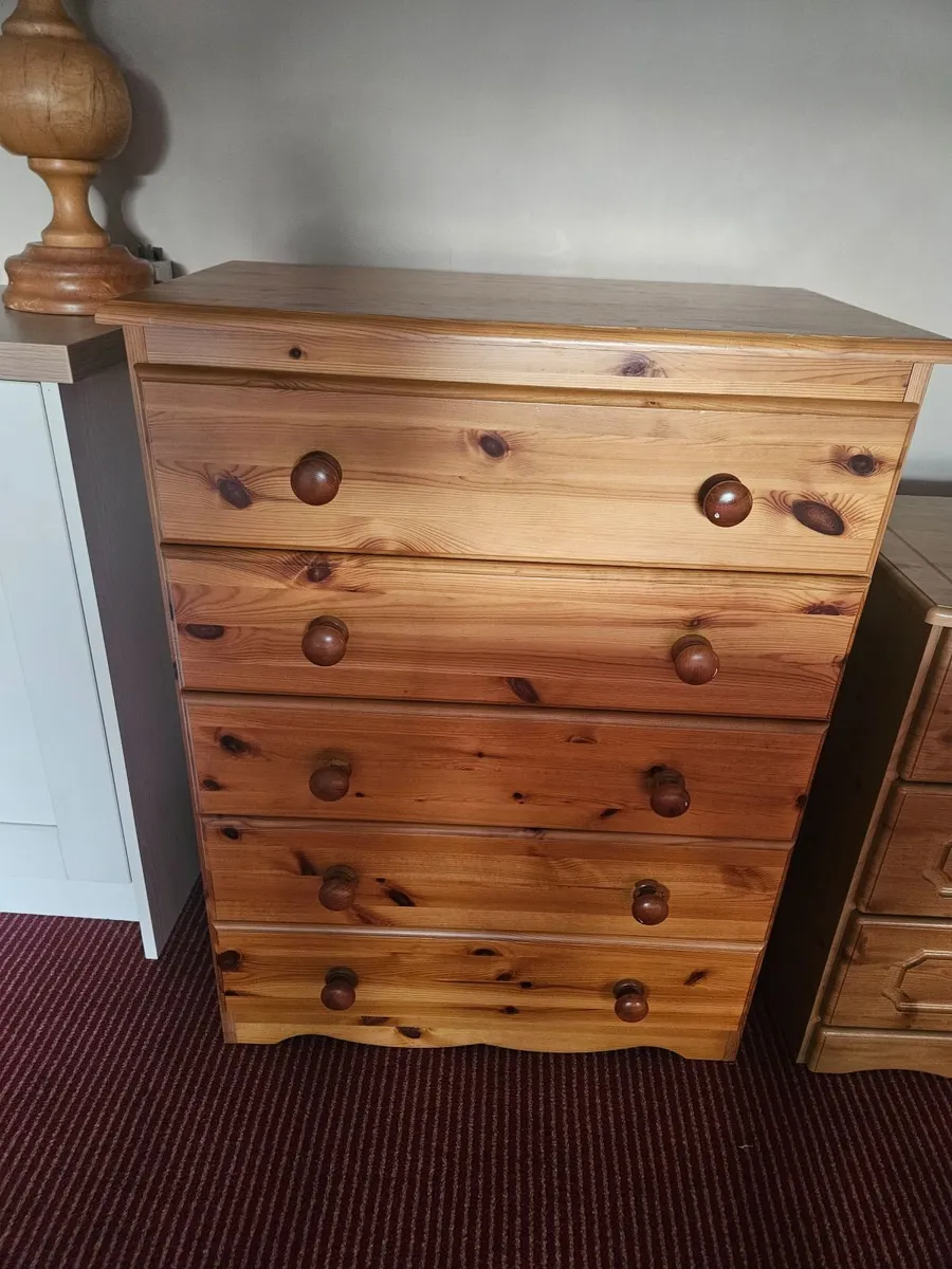 Chest of drawers