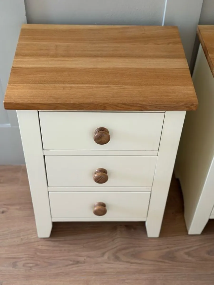 Bedside lockers- cream coloured with wooden top - Image 2