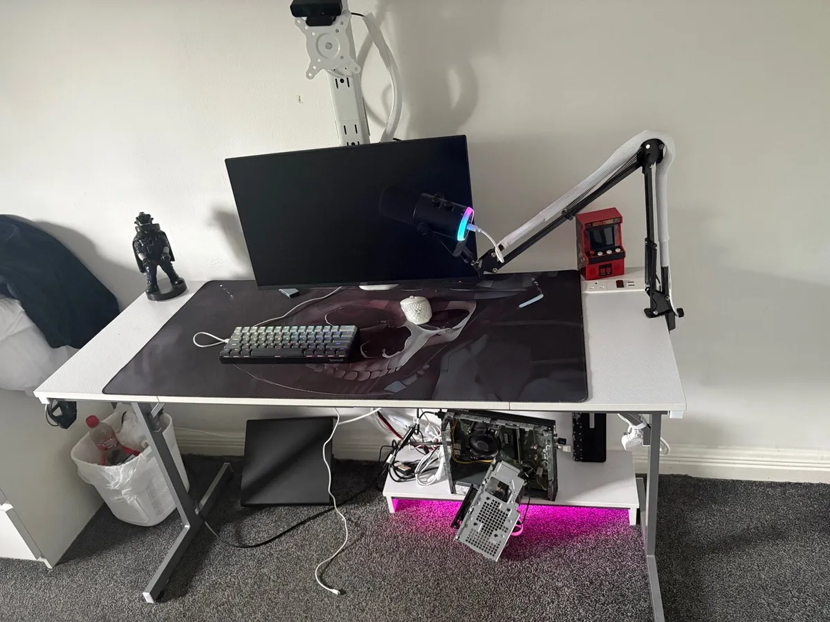 Gaming desk