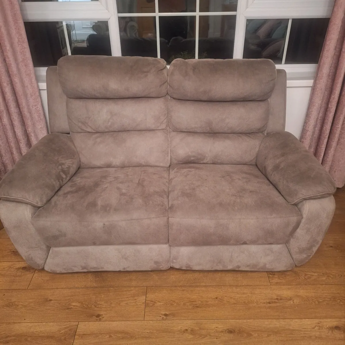 3-2-1 recliner Suite - Image 2