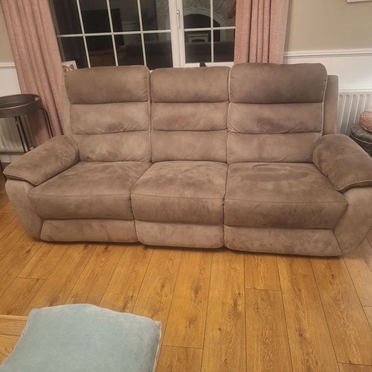 3-2-1 recliner Suite - Image 3