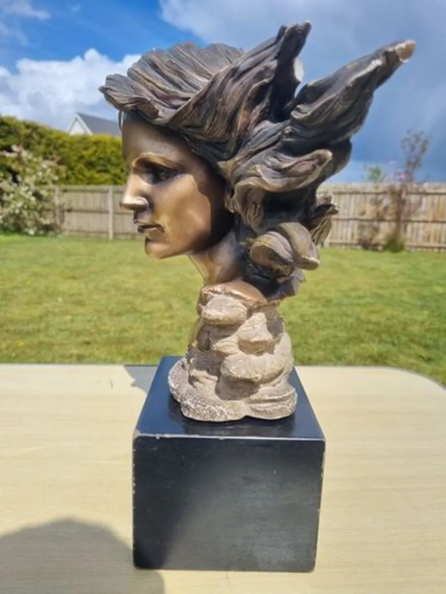 Sculpture of a woman's head - Image 3