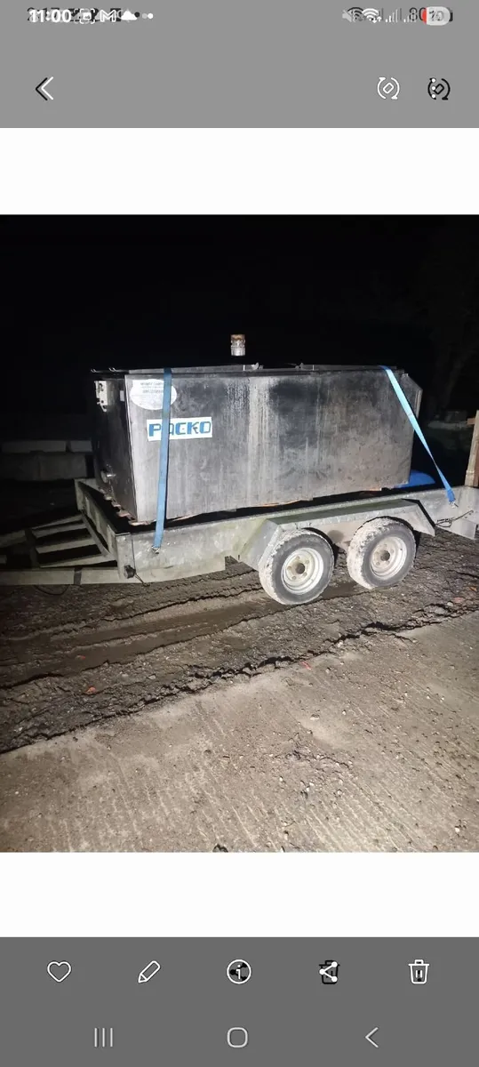 Packo 1800ltr Milk tank and compressor