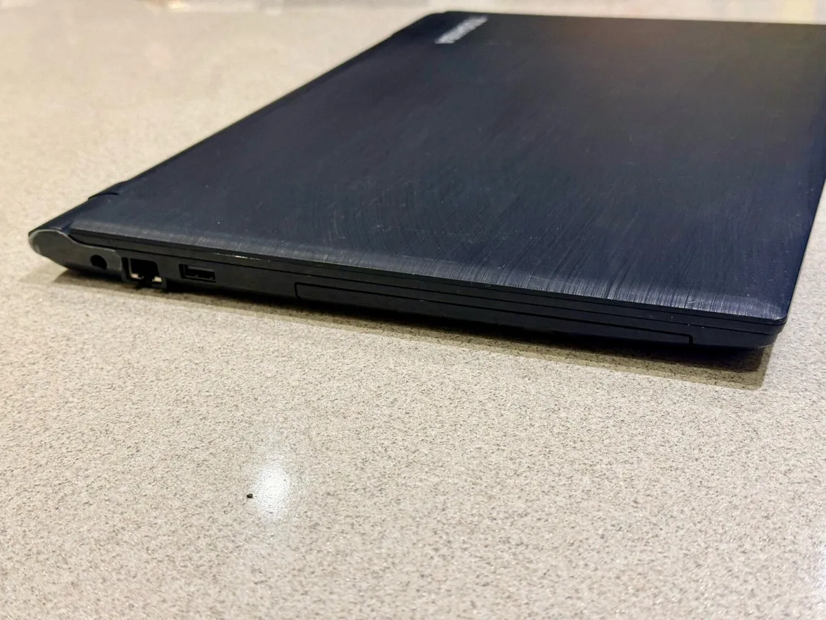 Toshiba Satellite 12 GB - Image 3