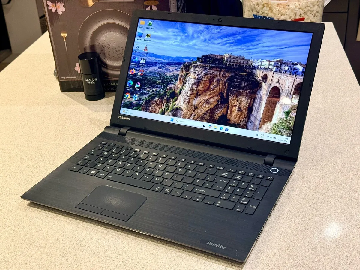 Toshiba Satellite 12 GB - Image 1