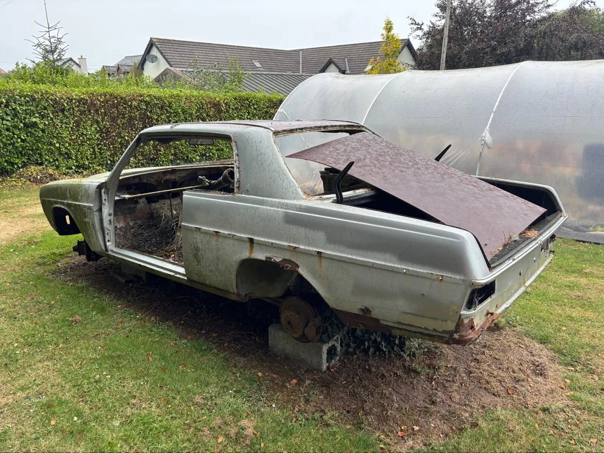 Mercedes w114 coupe - Image 3