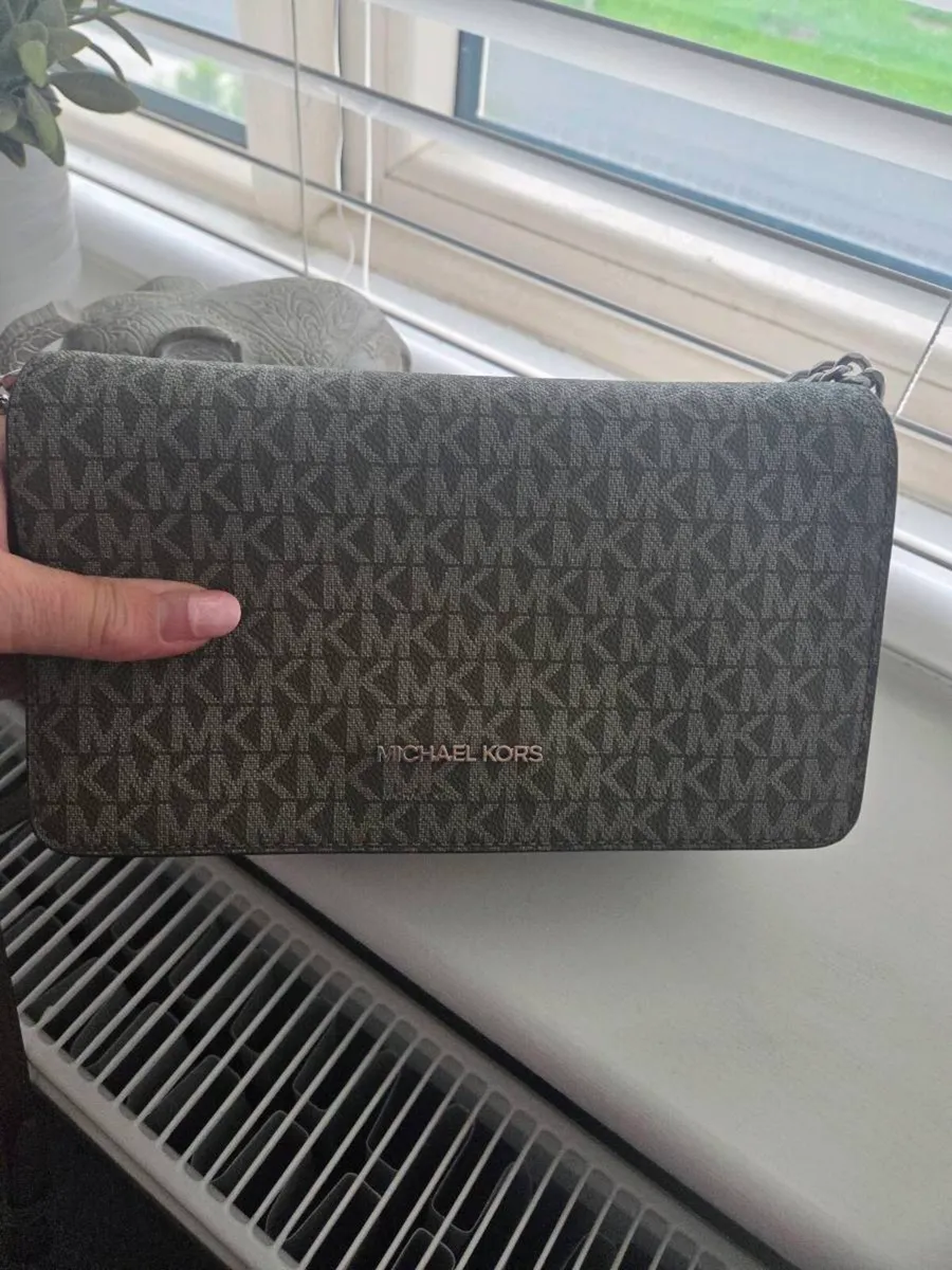 Michael kors bag and matching wallet - Image 1