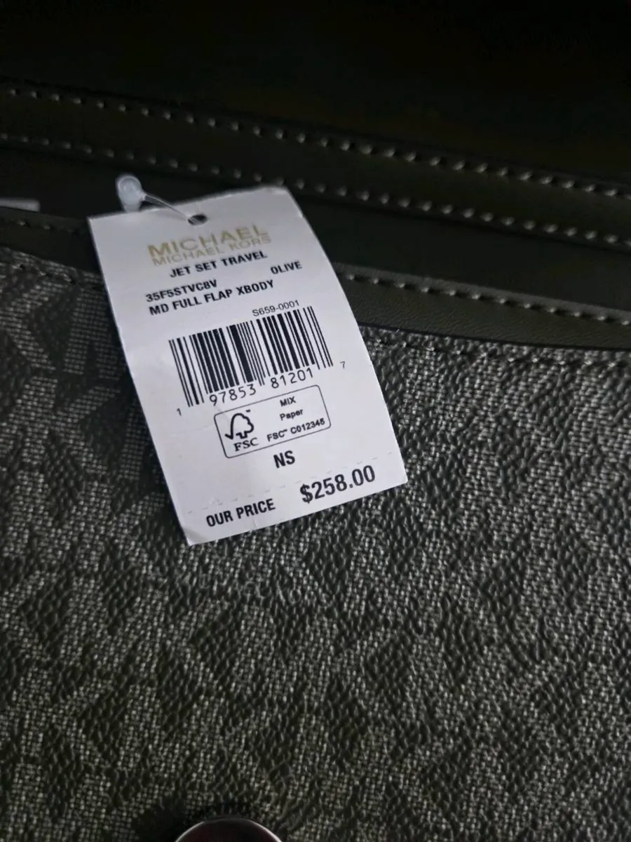 Michael kors bag and matching wallet - Image 3