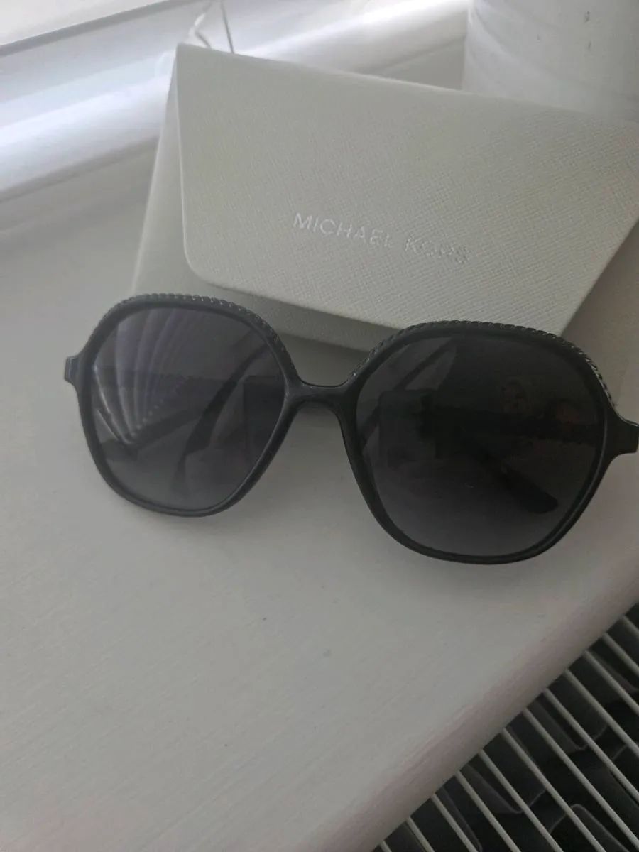 Michael kors sunglasses - Image 1