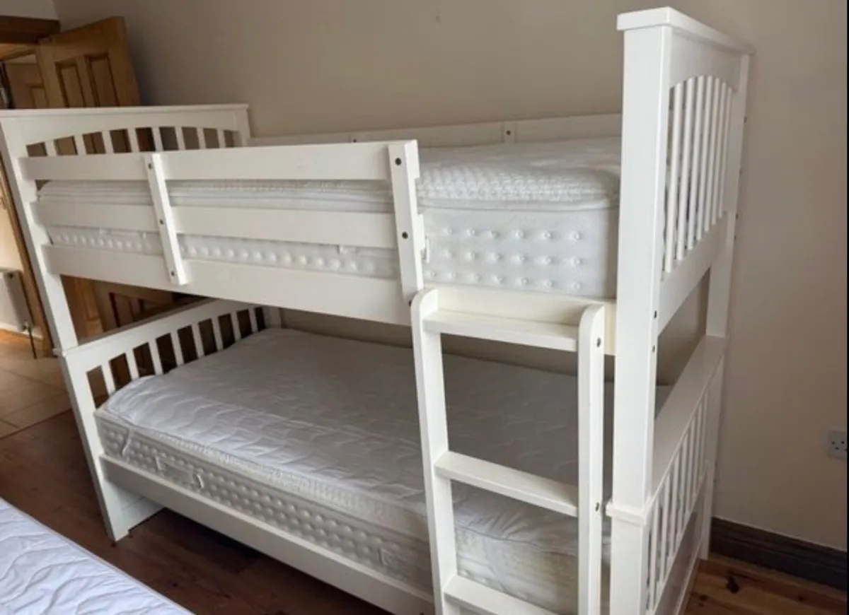 Bunk beds - Image 1