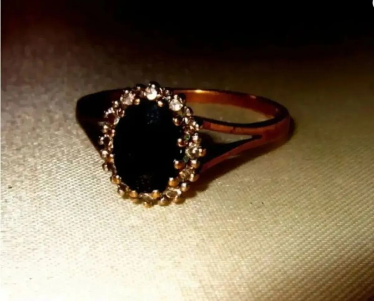 Vintage 9ct Gold Sapphire and Diamond Ring - Image 3