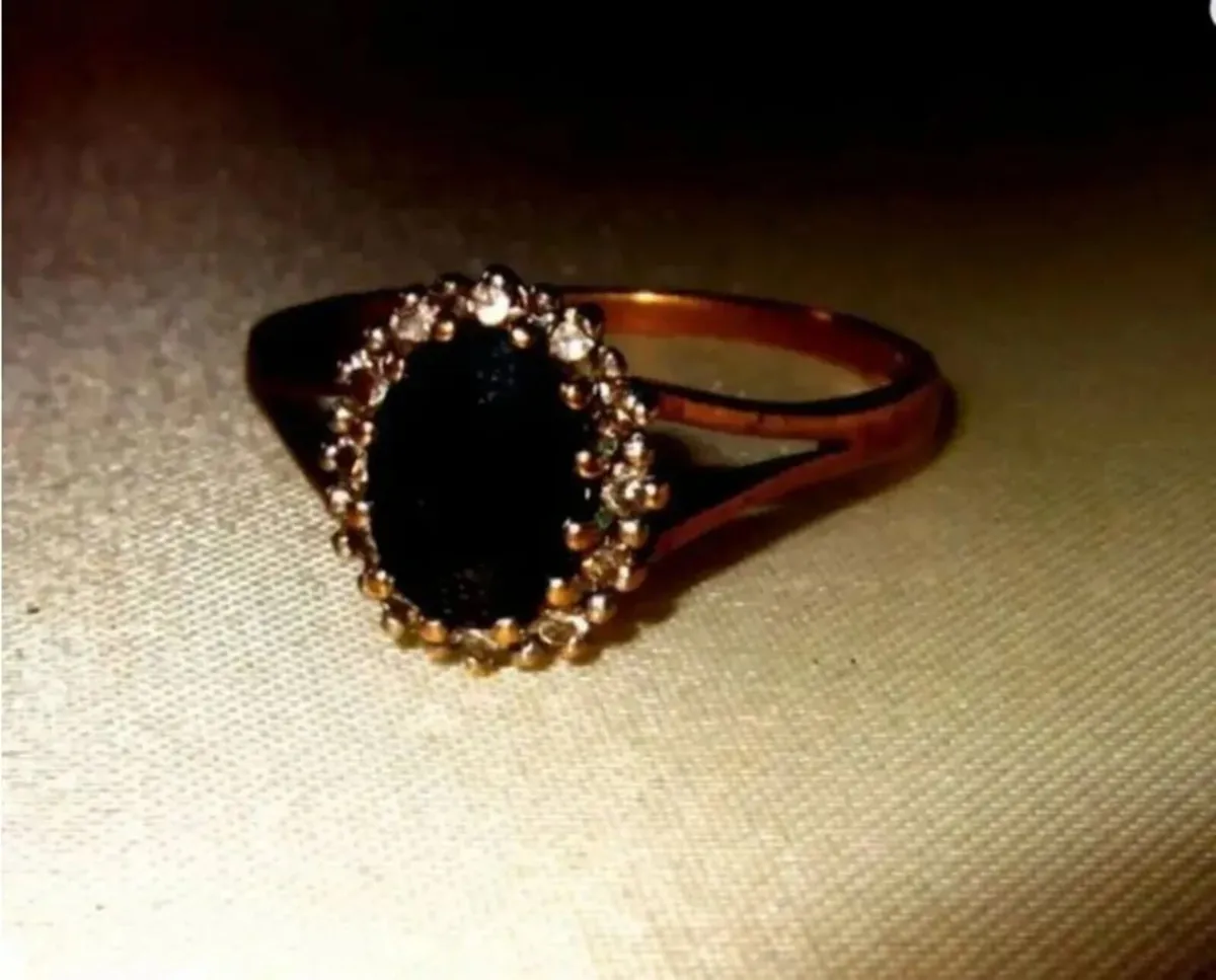 Vintage 9ct Gold Sapphire and Diamond Ring - Image 4