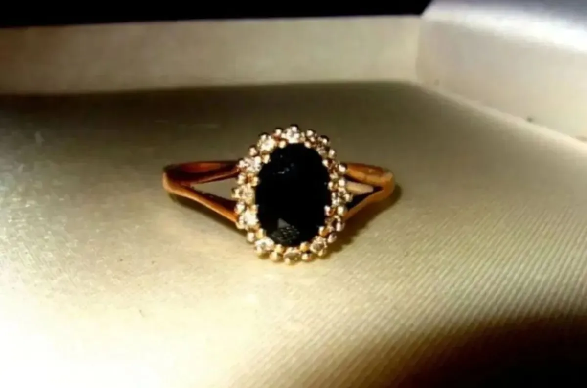 Vintage 9ct Gold Sapphire and Diamond Ring - Image 2
