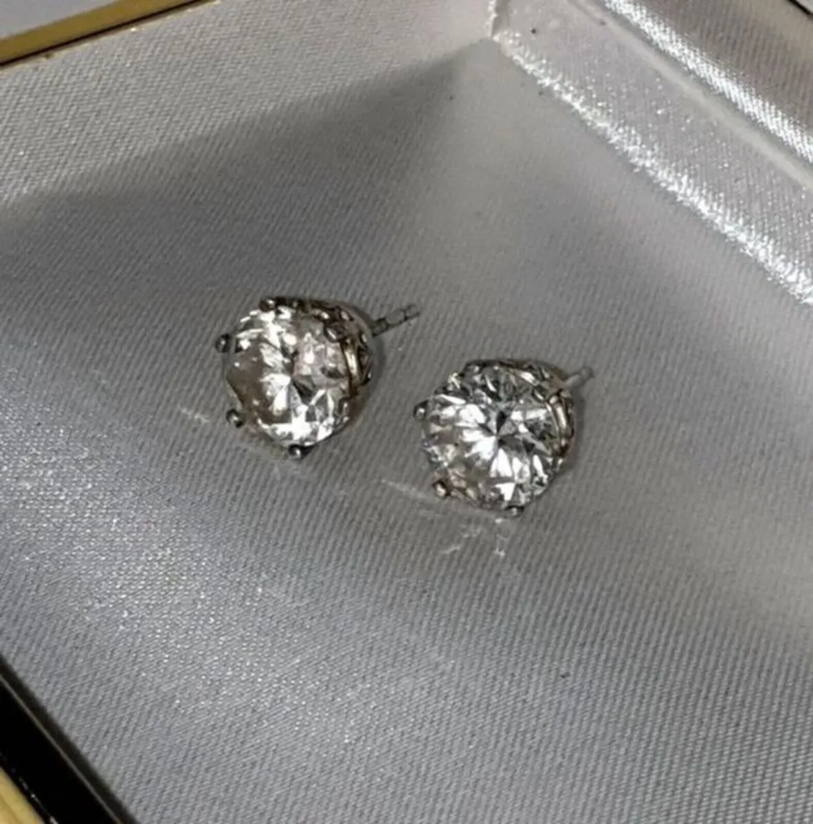 Hallmarked Silver Vintage Solitaire Earrings - Image 2