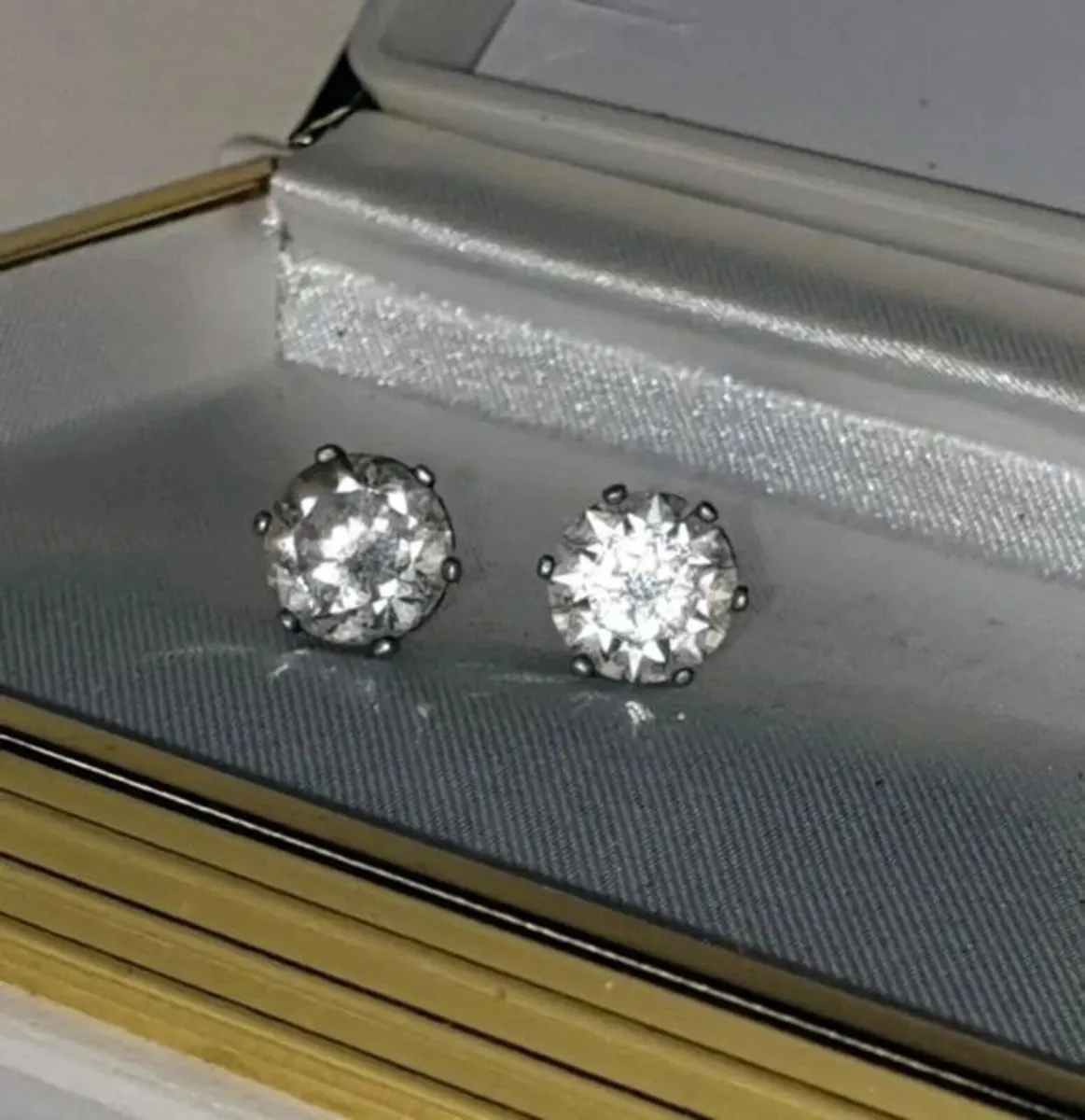 Hallmarked Silver Vintage Solitaire Earrings - Image 3