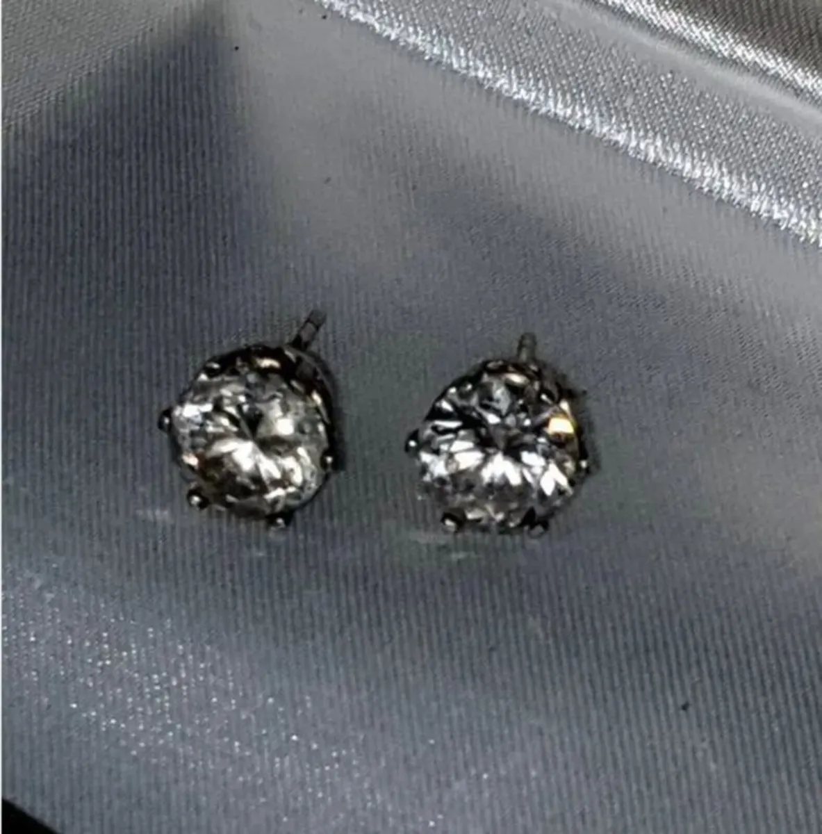 Hallmarked Silver Vintage Solitaire Earrings - Image 4