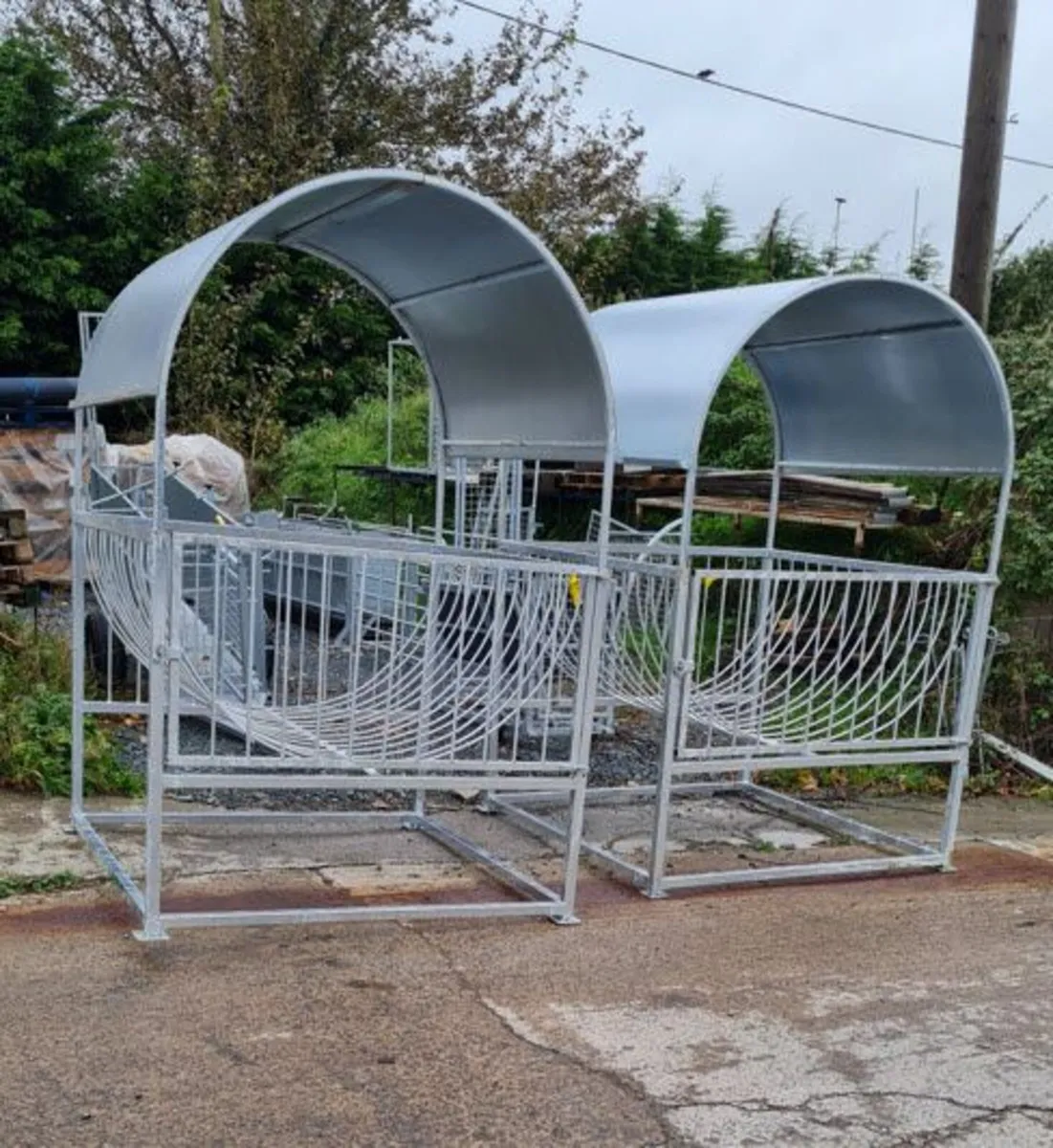 BALE FEEDERS - Image 1