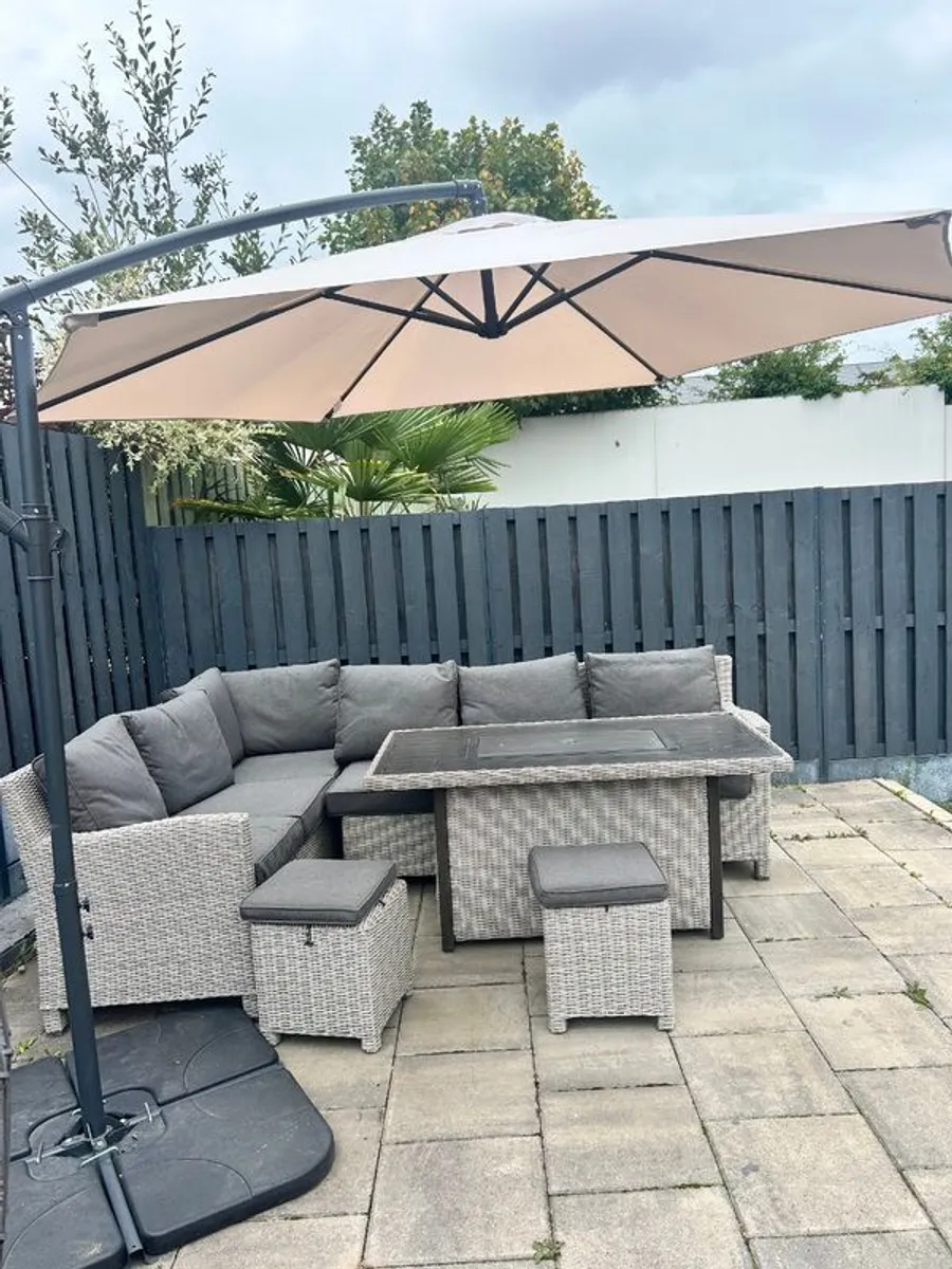 garden parasol and base - Image 1