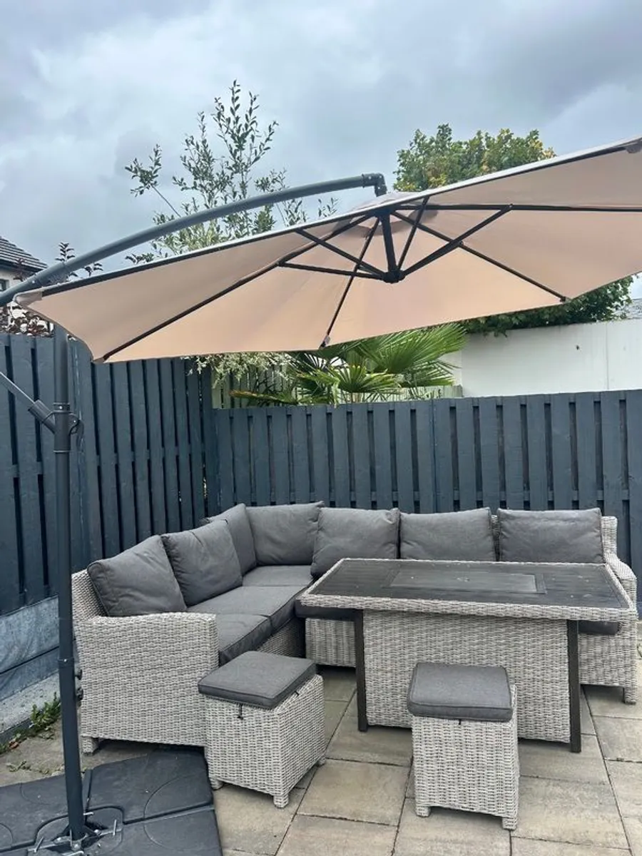 garden parasol and base - Image 3