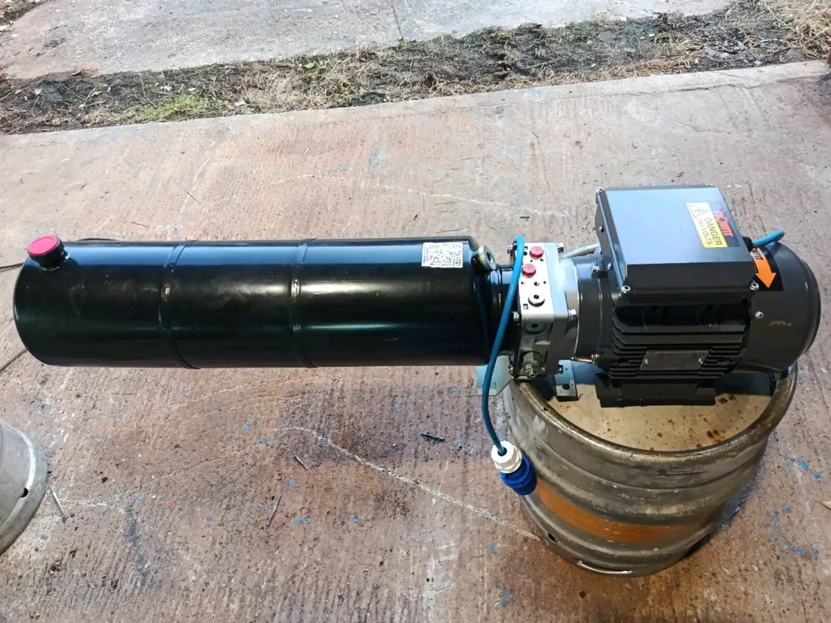 220v hydraulic pump & motor (price drop) - Image 1