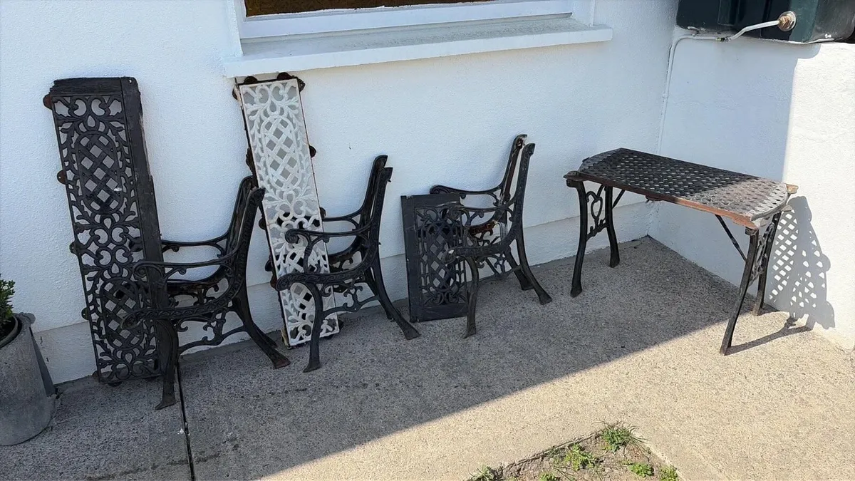 cast iron garden bench sets €350 - Image 1