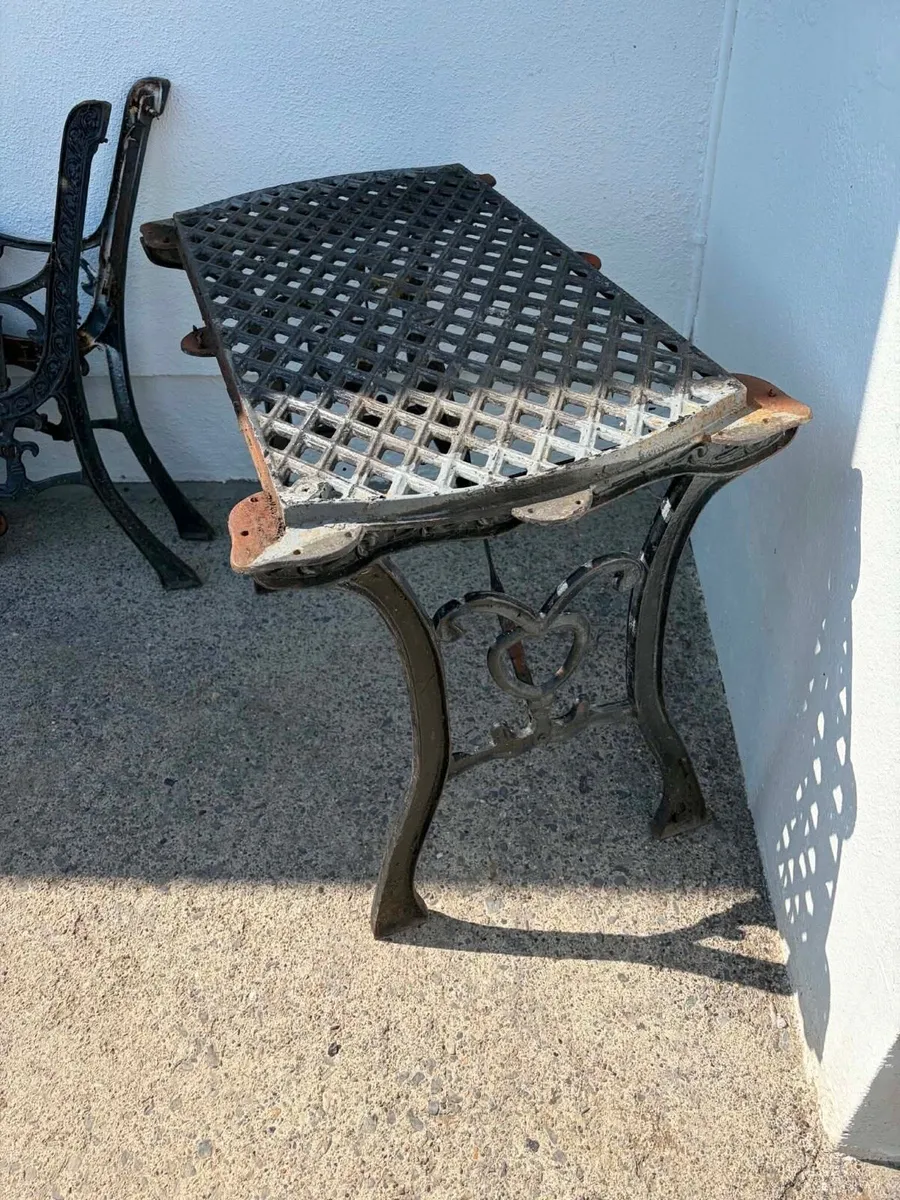 cast iron garden bench sets €350 - Image 2
