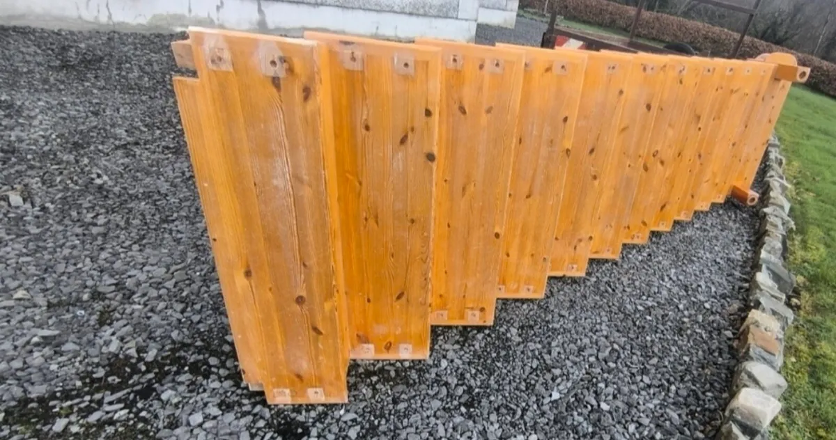 Pine stairs - Image 2