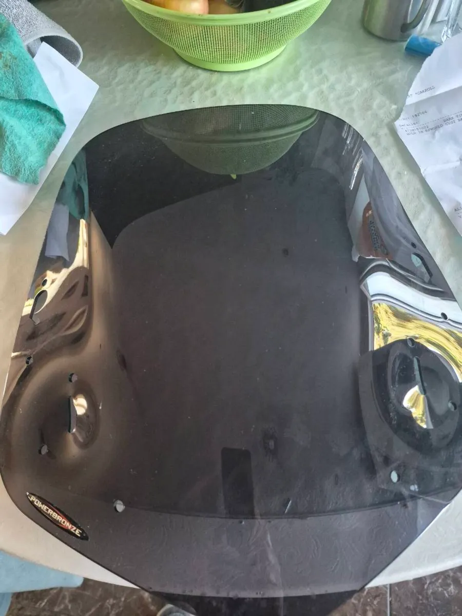 Motorcycle wind shield - Image 1