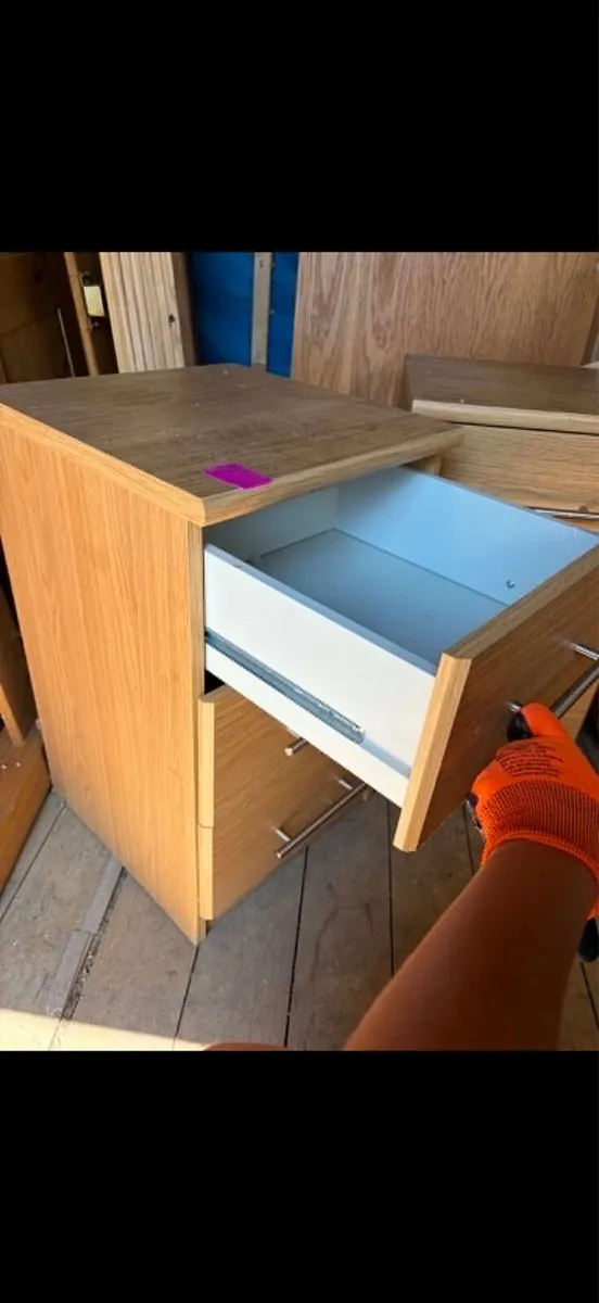 2 bedside tables / lockers - Image 2