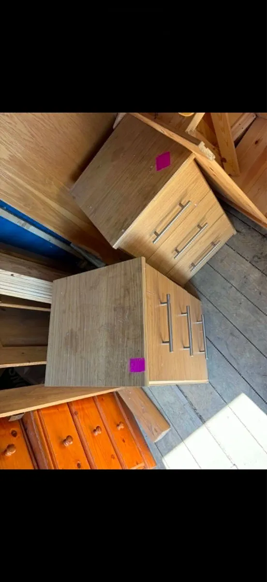 2 bedside tables / lockers - Image 4