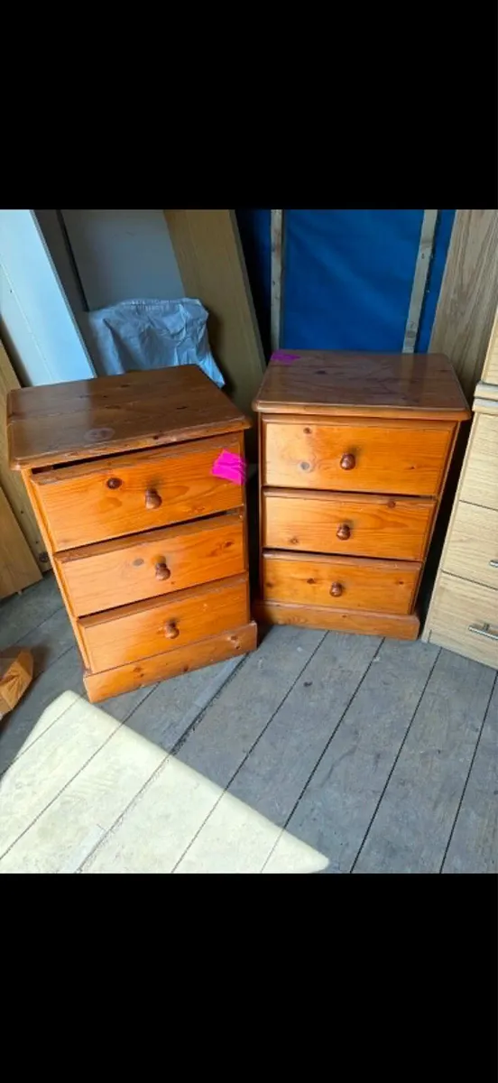 2 pine bedside tables - Image 1
