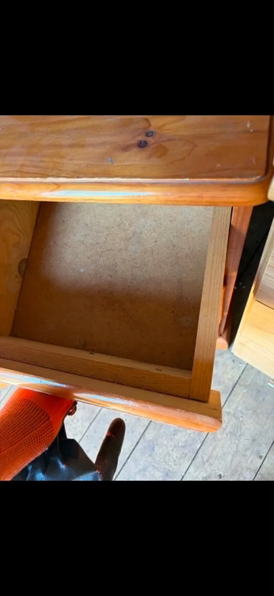 2 pine bedside tables - Image 3