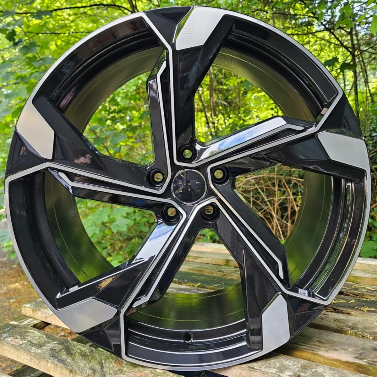20” black / pol 5x112 alloy and tyres