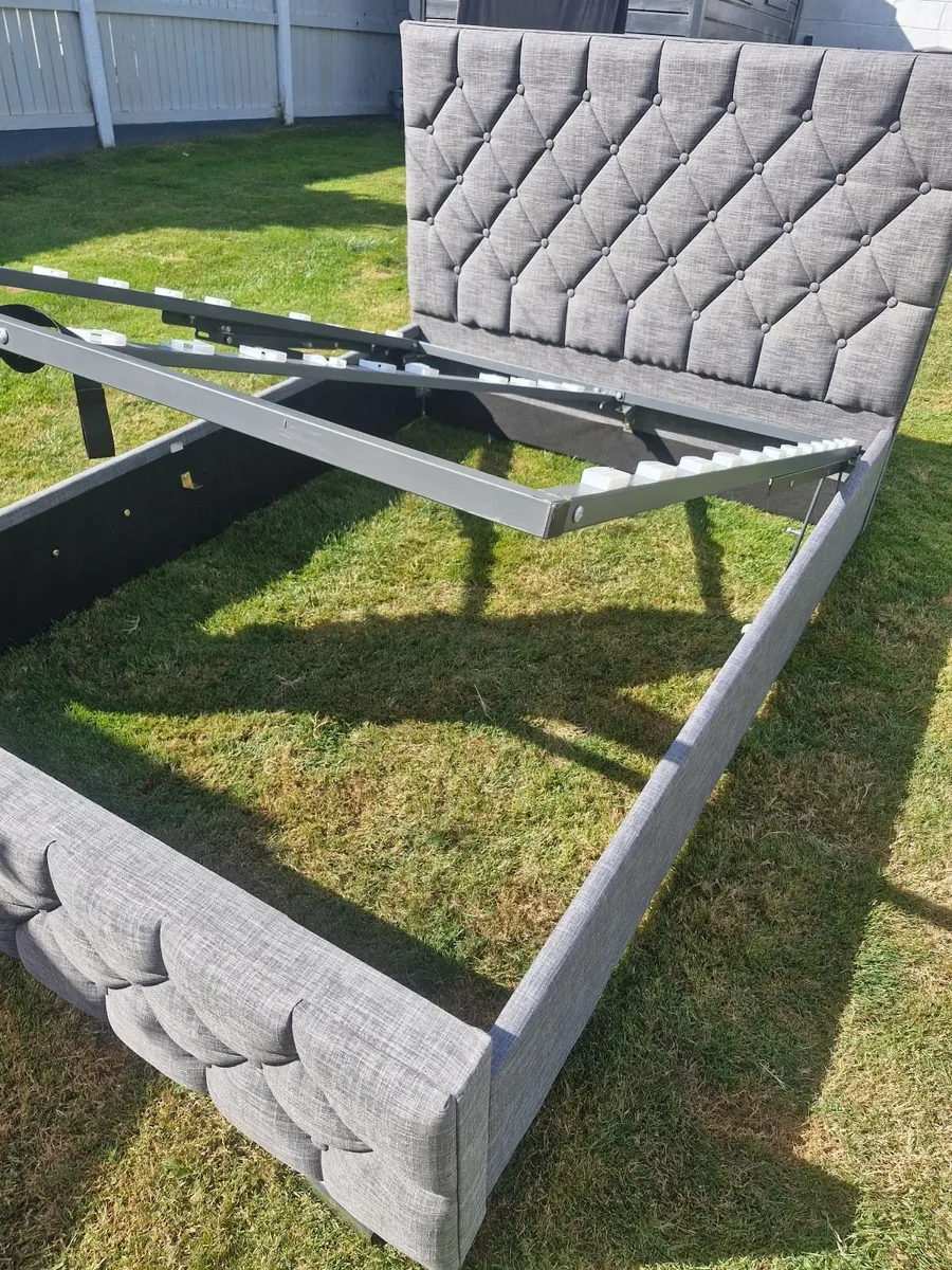 Grey upholstered fabric gas lifted king size bed - Image 2