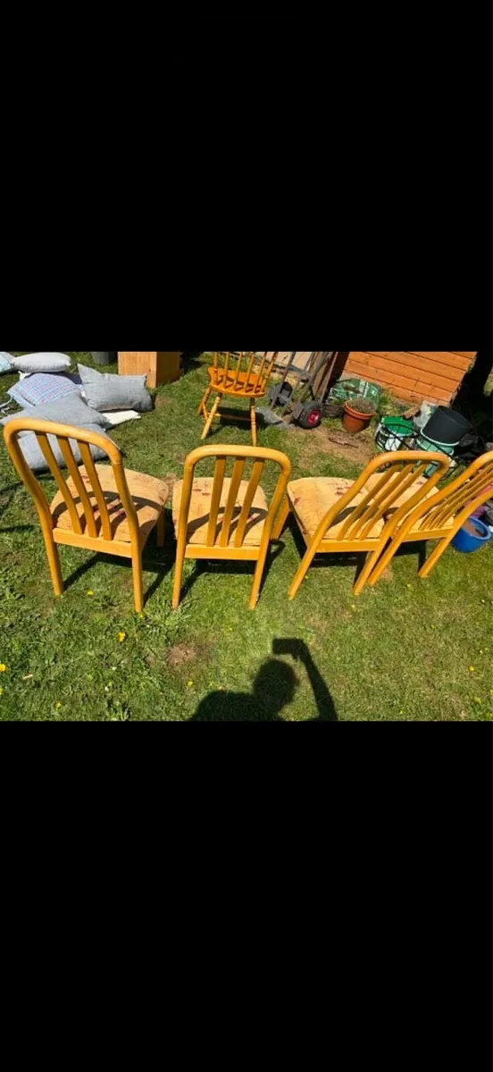 4 kitchen chairs €40 togsther - Image 2