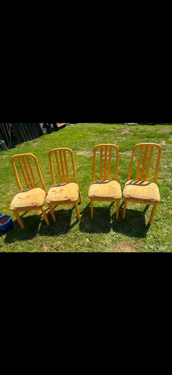 4 kitchen chairs €40 togsther - Image 3