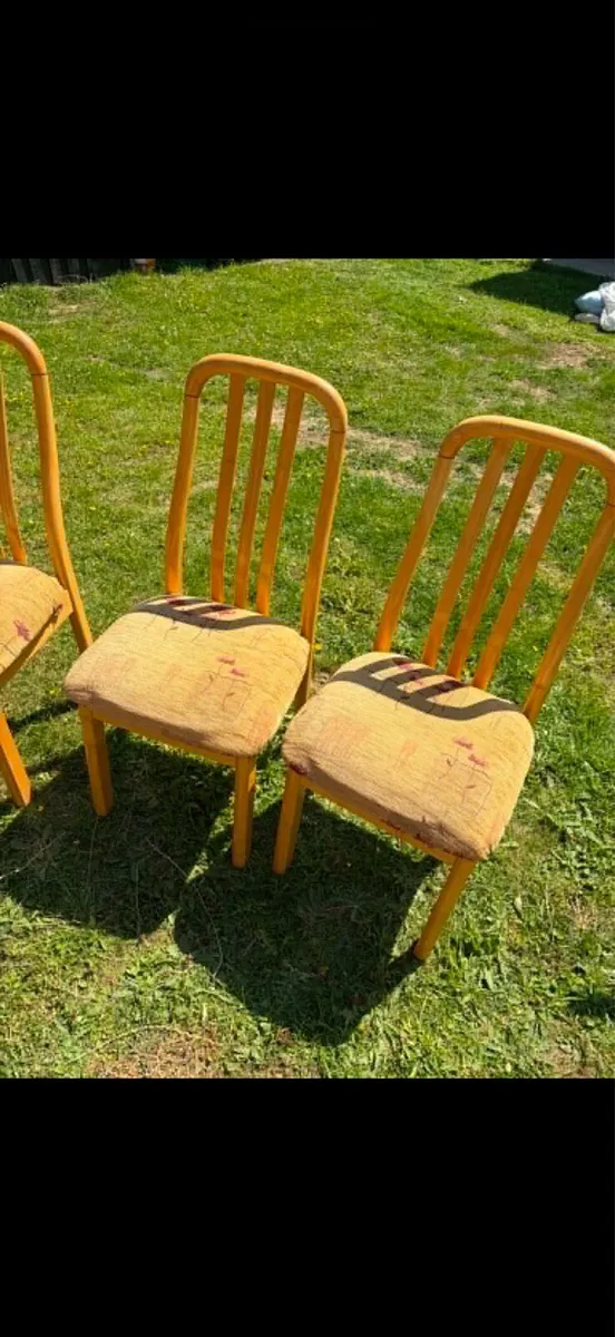 4 kitchen chairs €40 togsther - Image 4