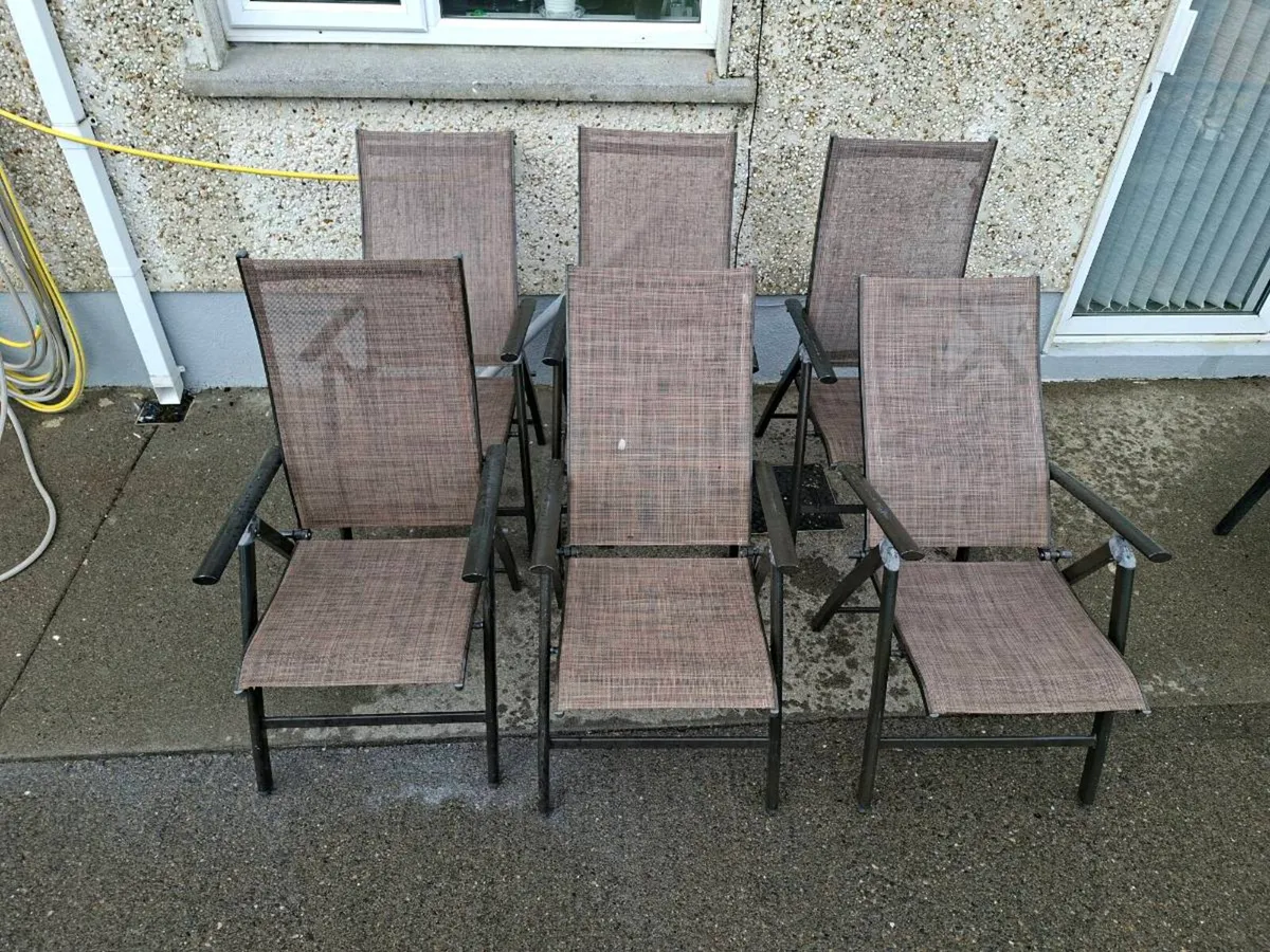 6 folding chairs - Image 1