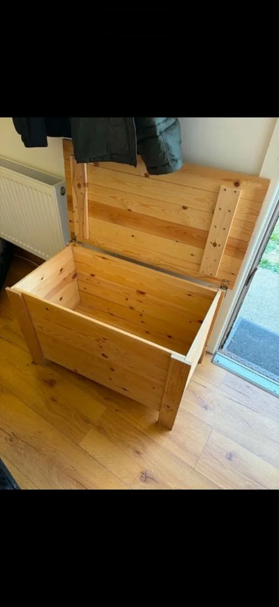 wooden blanket / toy box - Image 1