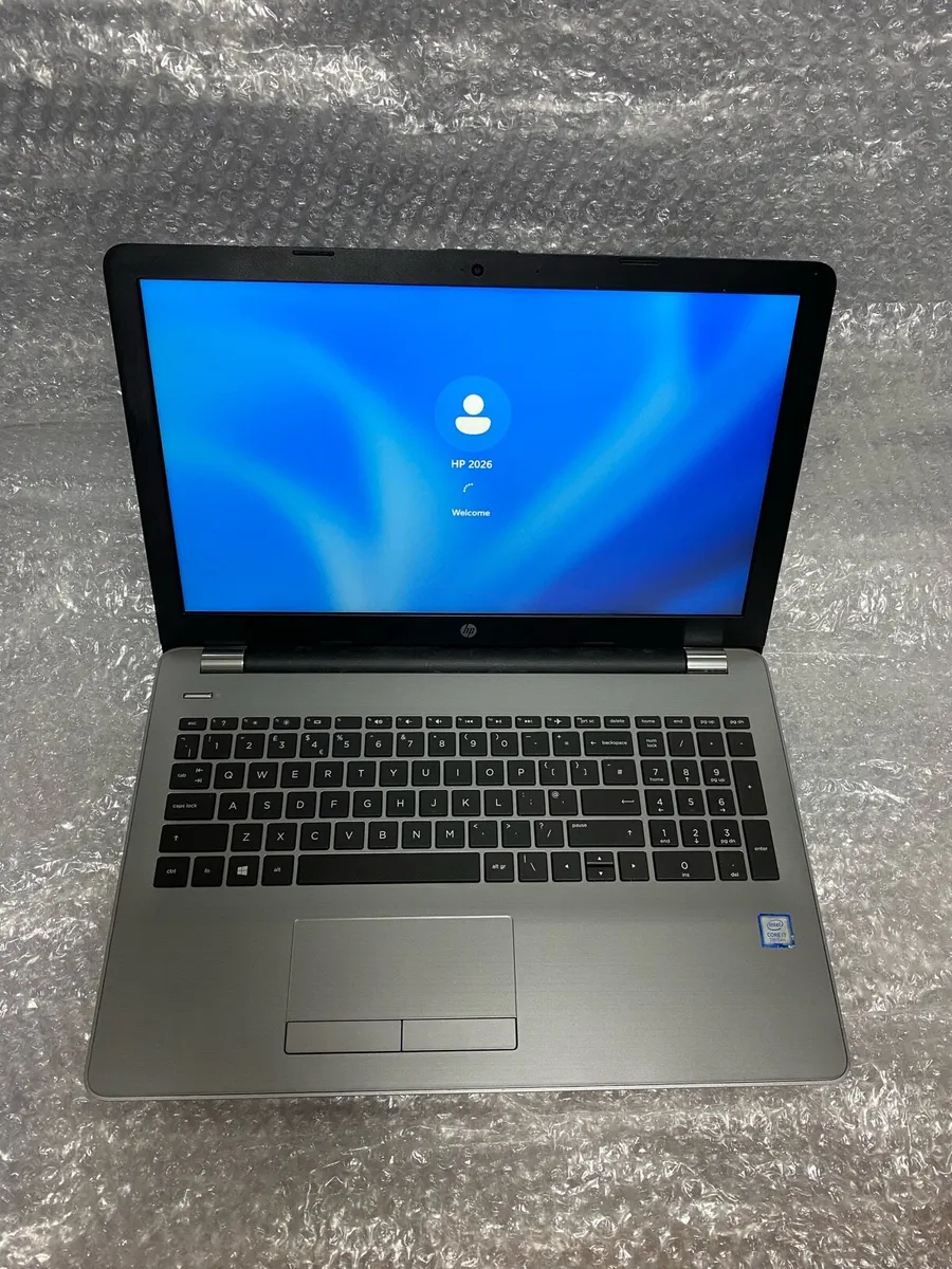 HP i7 processor 8/256 win 11 - Image 1