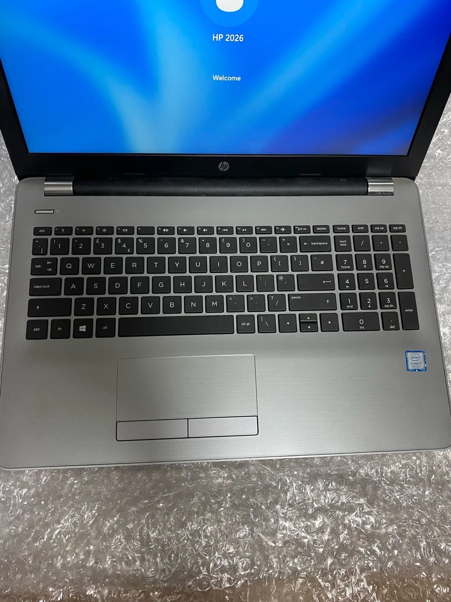 HP i7 processor 8/256 win 11 - Image 2