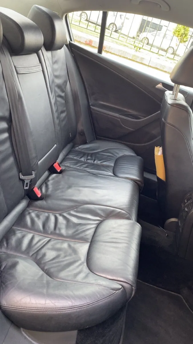 Volkswagen Passat 2009 2.0TDI140 - Image 4