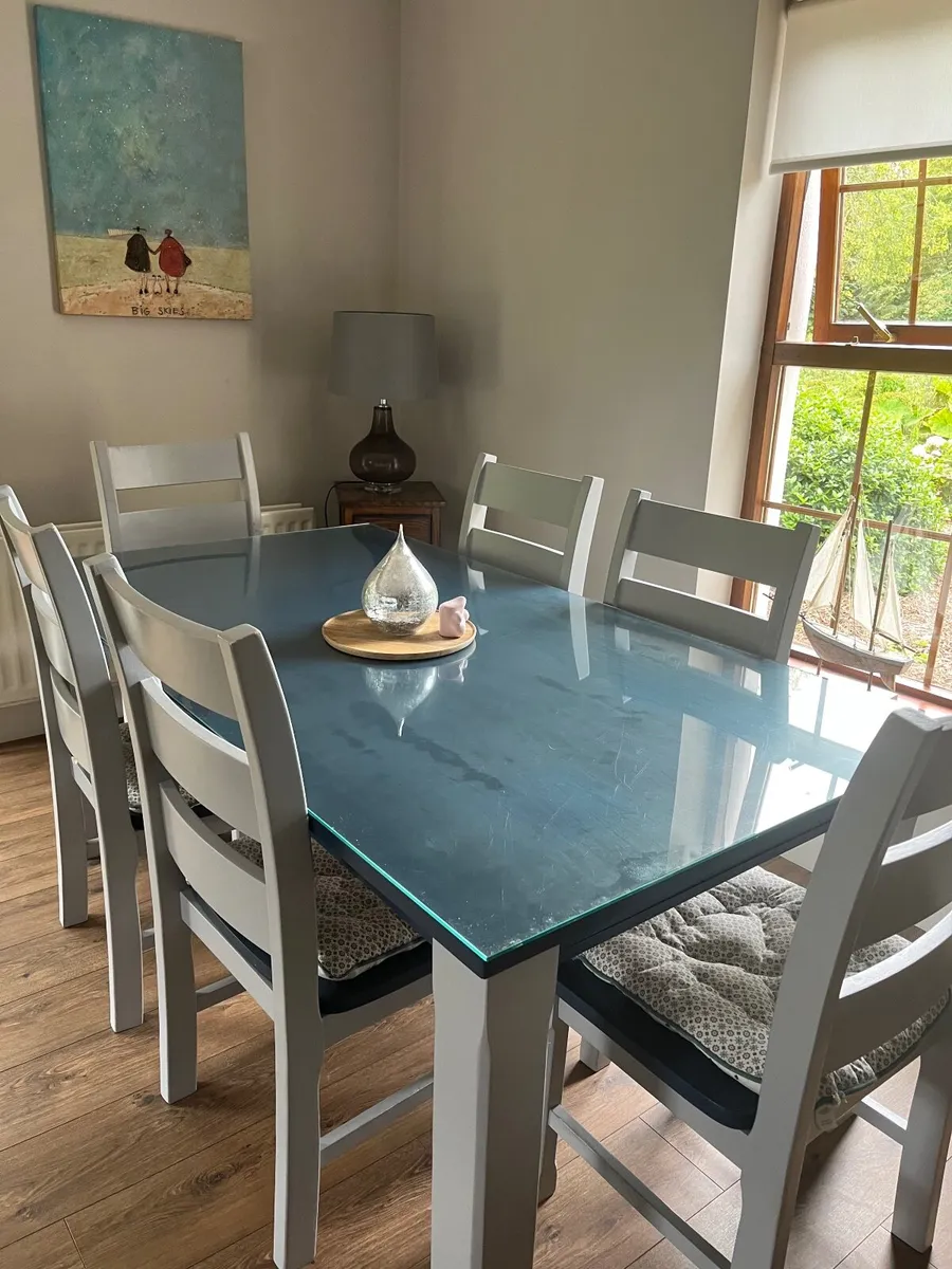 Dining table and chairs - Image 1