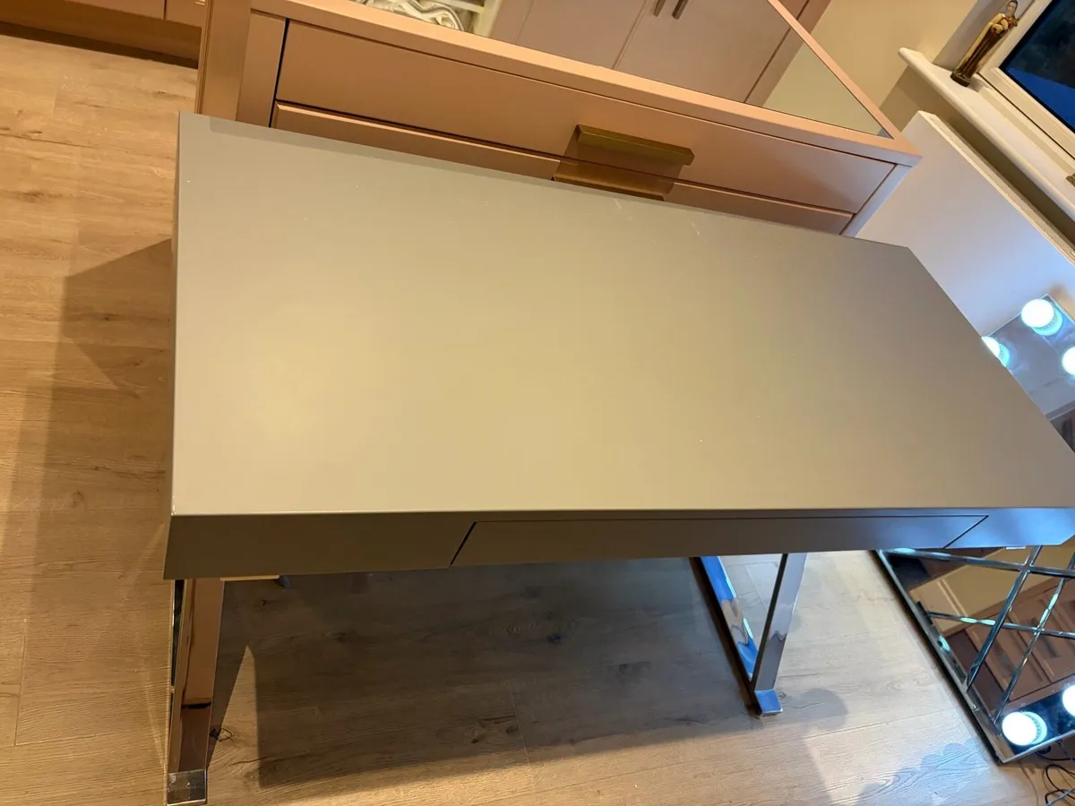 Make Up Mirror and Table - Image 3