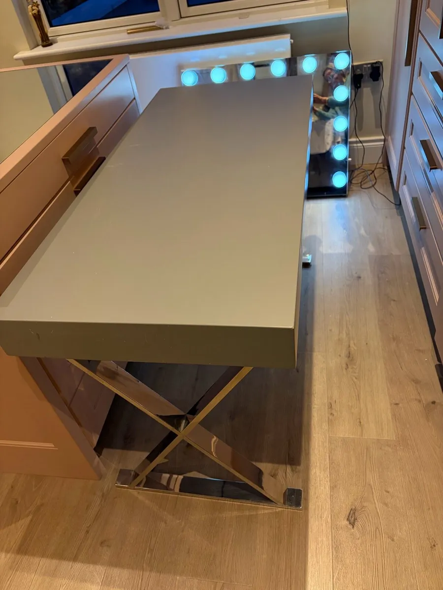 Make Up Mirror and Table - Image 4