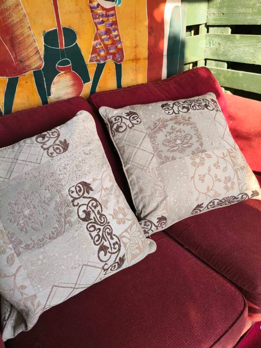 2 large new cushions,10 euro - Image 1