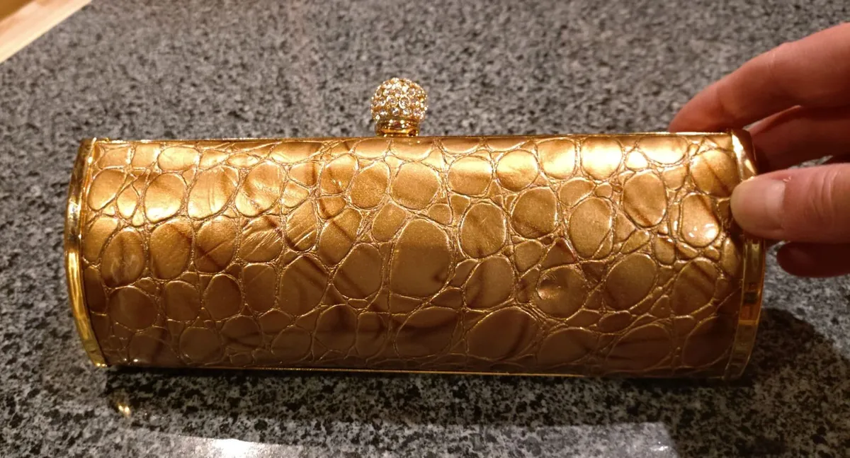 LADIES HANDBAGS (USED). - Image 1
