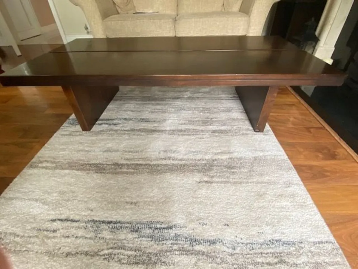 Solid oak coffee table & matching side table - Image 4
